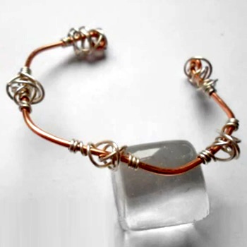 O So Simple Bangle with Spiral Knots