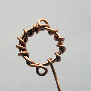 Wire Wrapped Two-Loop Link