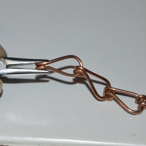 Deborah Kelly's Love Knot Chain Bracelet and Earrings - , Contemporary Wire Jewelry, Making Chain, Chain Making , Pinch the ends of the links together 
