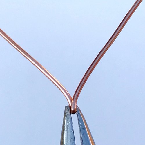 Erika Pal's Wire Heart Ring - , Contemporary Wire Jewelry, Wire Wrapping, Wrapping, Wire Wrapping Jewelry, Hold the bent end tight within the chain nose pliers
