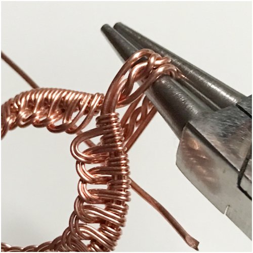 Erika Pal's Loop Bezel Pendant - , Contemporary Wire Jewelry, Findings, Clasps, Components, Loops, Wire Loop, Wrapped Wire Loop, Weaving, Wire Weaving, Weaving Wire,  hold all wires tight within the round nose pliers
