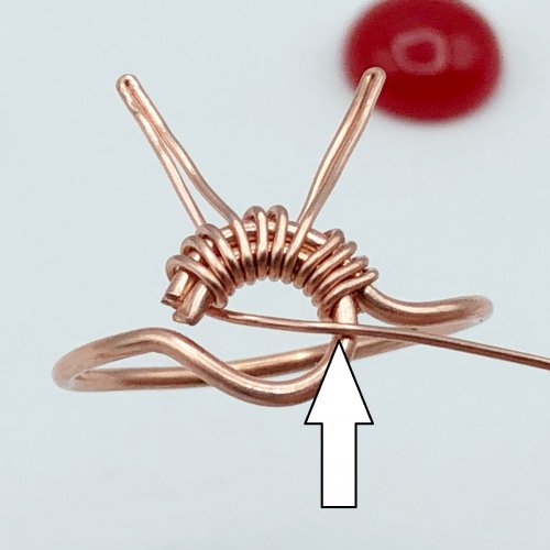 Erika Pal's Captured Gemstone Ring - , Contemporary Wire Jewelry, Wire Wrapping, Wrapping, Wire Wrapping Jewelry, pulling it through the loop