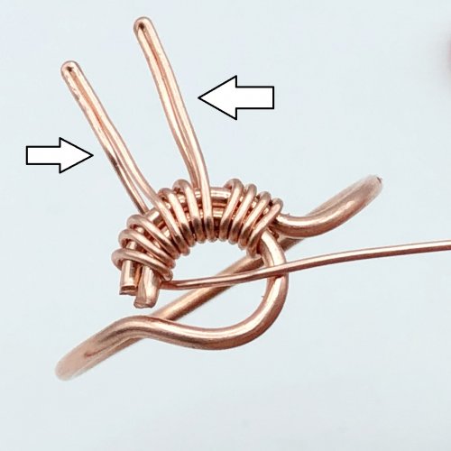Erika Pal's Captured Gemstone Ring - , Contemporary Wire Jewelry, Wire Wrapping, Wrapping, Wire Wrapping Jewelry, Move the prongs in a way that they are positioned upwards