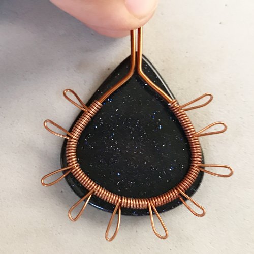 Erika Pal's Wire Prong Pendant - , Contemporary Wire Jewelry, Coiling, Coiling Wire, Wire Coiling, Loops, Wire Loop, Wrapped Wire Loop, Close to the top of the stone,