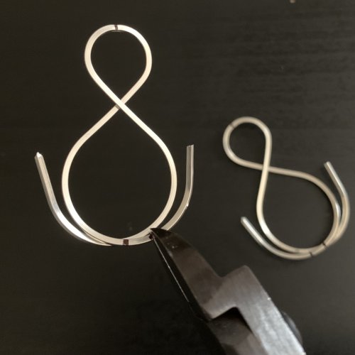 Kendra Austin's Infinity Earrings - Form the outer element loops, Contemporary Wire Jewelry, Filing, Finishing, Forging, Forging Jewelry, Jewelry Forging, Lashing, Wire Lashing, Loops, Wire Loop, Wrapped Wire Loop, Use flush cutters to cut the spot 4mm 