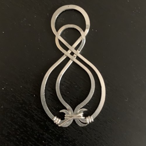 Kendra Austin's Infinity Earrings - FInish the connected elements, Contemporary Wire Jewelry, Filing, Finishing, Forging, Forging Jewelry, Jewelry Forging, Lashing, Wire Lashing, Loops, Wire Loop, Wrapped Wire Loop, Clip the half-round wires using your flush cutters