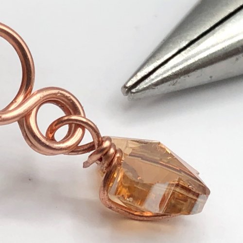 Erika Pal's Loop in Loop Earrings - , Contemporary Wire Jewelry, Loops, Wire Loop, Wrapped Wire Loop, With the help of the chain nose pliers bend this short wire