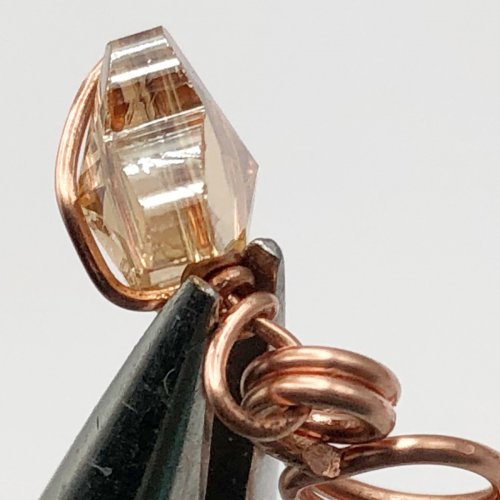 Erika Pal's Loop in Loop Earrings - , Contemporary Wire Jewelry, Loops, Wire Loop, Wrapped Wire Loop, Pressure the wire end 