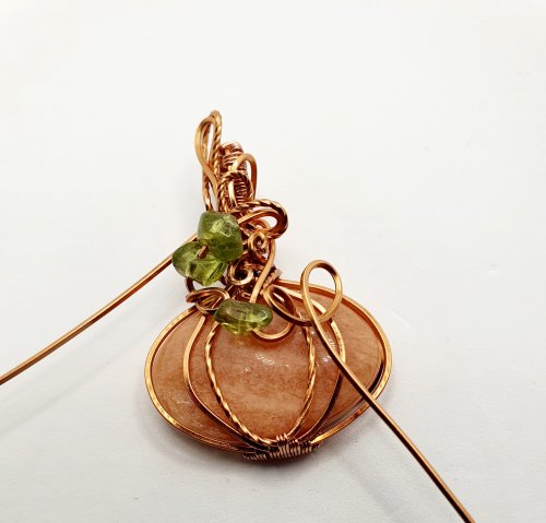 Natalie Patten's Classic Wrap Pumpkin Pendant - , Classic Wire Jewelry, Wire Wrapping, Wrapping, Wire Wrapping Jewelry, Weaving, Wire Weaving, Weaving Wire, Create free flowing curls