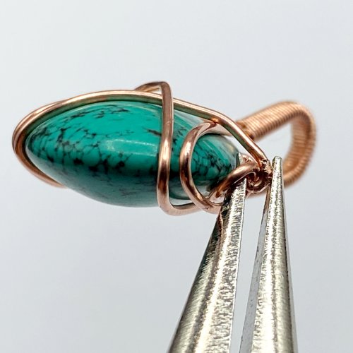 Erika Pal's Graceful Drop Pendant - , Contemporary Wire Jewelry, Coiling, Coiling Wire, Wire Coiling, Wire Wrapping, Wrapping, Wire Wrapping Jewelry, push the base wire end under the loop