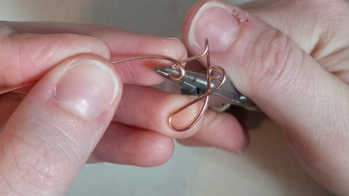 Elizabeth Schultz's Butterfly Swirly Wire Earrings - , Contemporary Wire Jewelry, Coiling, Coiling Wire, Wire Coiling, Lashing, Wire Lashing, Loops, Wire Loop, Wrapped Wire Loop, Wire Wrapping, Wrapping, Wire Wrapping Jewelry, Create a loop 