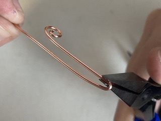 Elizabeth Schultz's Woven Leaf Earrings - , Wire Weaving, Weaving, Wire Weaving, Weaving Wire,  bend the wire backward 