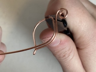 Elizabeth Schultz's Woven Leaf Earrings - , Wire Weaving, Weaving, Wire Weaving, Weaving Wire, trace the wire next to the outside