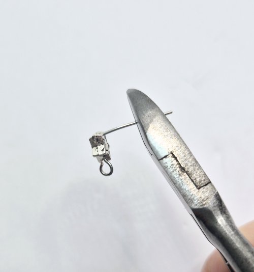 Natalie Patten's Shoot For the Stars Earrings - , Holiday Designs, Loops, Wire Loop, Wrapped Wire Loop, Design, Beads,  trim off the excess.