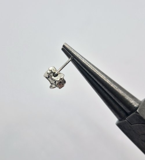 Natalie Patten's Shoot For the Stars Earrings - , Holiday Designs, Loops, Wire Loop, Wrapped Wire Loop, Design, Beads, Position the pin between the jaws