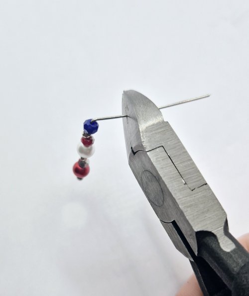 Natalie Patten's Shoot For the Stars Earrings - , Holiday Designs, Loops, Wire Loop, Wrapped Wire Loop, Design, Beads, Cut off the pin