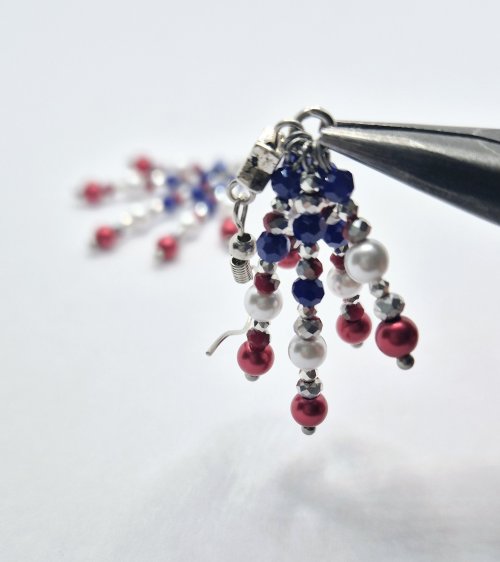 Natalie Patten's Shoot For the Stars Earrings - , Holiday Designs, Loops, Wire Loop, Wrapped Wire Loop, Design, Beads, assemble to the connecting star