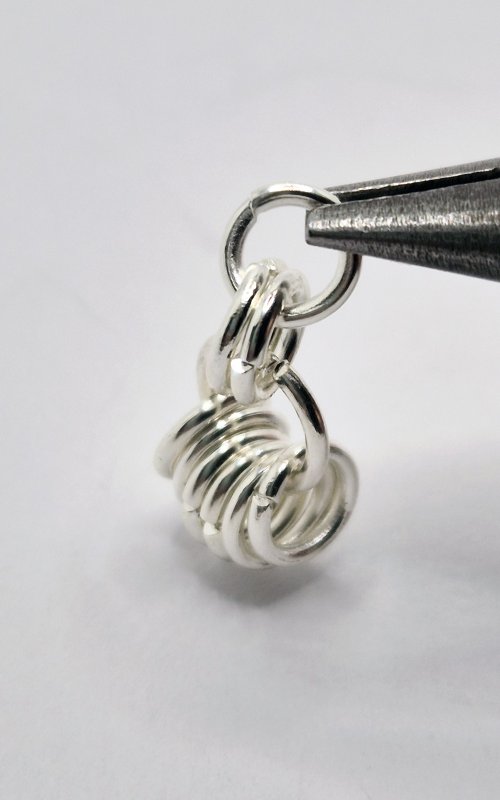 Natalie Patten's Byzantine Diamond Chainmaille - , Chain Maille Jewelry, Chain Maille, chain mail, chainmaille, chainmail, , Divide each of the medium jumprings into pairs