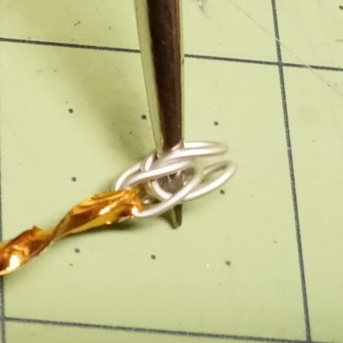 Judy Larson's Double Foxtail Chain - , Wire Jewelry Design, Making Chain, Chain Making , Loops, Wire Loop, Wrapped Wire Loop, pushing the awl into the links