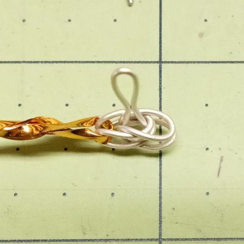 Judy Larson's Double Foxtail Chain - , Wire Jewelry Design, Making Chain, Chain Making , Loops, Wire Loop, Wrapped Wire Loop, insert the new link into the opening