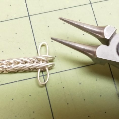 Judy Larson's Double Foxtail Chain - , Wire Jewelry Design, Making Chain, Chain Making , Loops, Wire Loop, Wrapped Wire Loop, use an awl of the round nose pliers to round the flattened link end