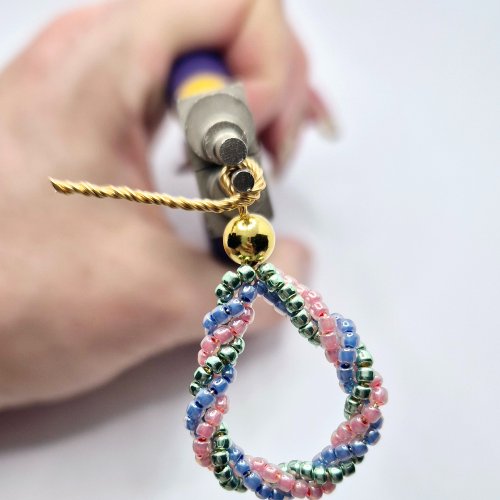 Natalie Patten's Twisted Seedbead Earrings - , Contemporary Wire Jewelry, Loops, Wire Loop, Wrapped Wire Loop, Beads, , ,  bail step plier to form a loop