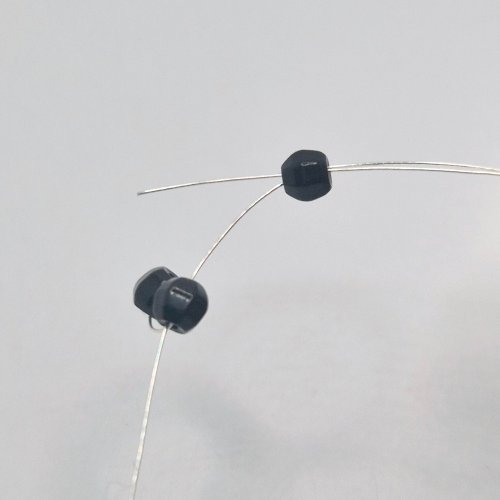 Natalie Patten's The Purrfect Feline Pendant - , Contemporary Wire Jewelry, Loops, Wire Loop, Wrapped Wire Loop, Weaving, Wire Weaving, Weaving Wire, Beads, Add another bead to one side 