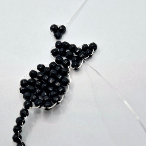 Natalie Patten's The Purrfect Feline Pendant - , Contemporary Wire Jewelry, Loops, Wire Loop, Wrapped Wire Loop, Weaving, Wire Weaving, Weaving Wire, Beads,  pass it through the last two beads 