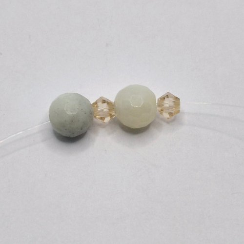 Natalie Patten's Right Angle Weave Memory Bangle - , Contemporary Wire Jewelry, Lashing, Wire Lashing, Beads, Memory wire, Thread on one 6mm bead