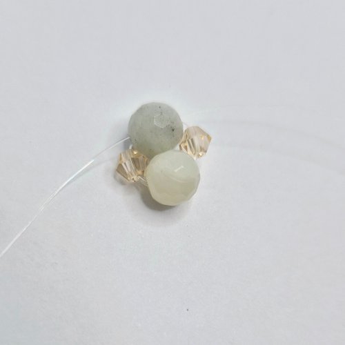 Natalie Patten's Right Angle Weave Memory Bangle - , Contemporary Wire Jewelry, Lashing, Wire Lashing, Beads, Memory wire, bead again to form a loop.
