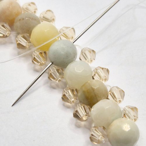 Natalie Patten's Right Angle Weave Memory Bangle - , Contemporary Wire Jewelry, Lashing, Wire Lashing, Beads, Memory wire, Run the thread back through the beads