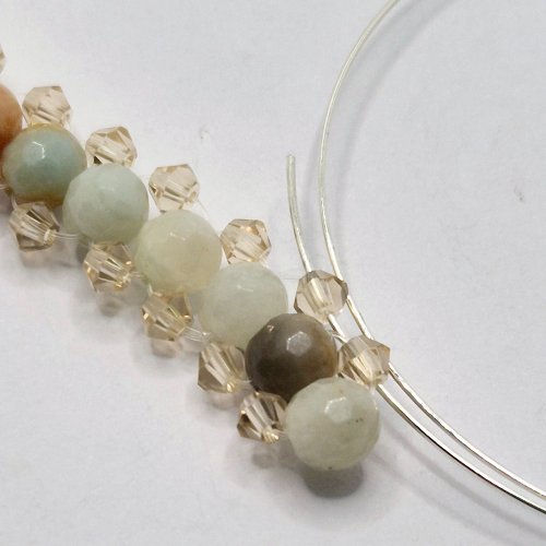 Natalie Patten's Right Angle Weave Memory Bangle - , Contemporary Wire Jewelry, Lashing, Wire Lashing, Beads, Memory wire,  thread it through one row 