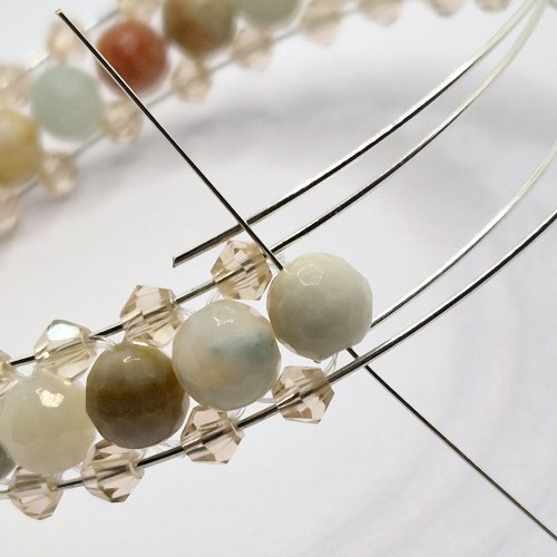 Natalie Patten's Right Angle Weave Memory Bangle - , Contemporary Wire Jewelry, Lashing, Wire Lashing, Beads, Memory wire, Take one long length