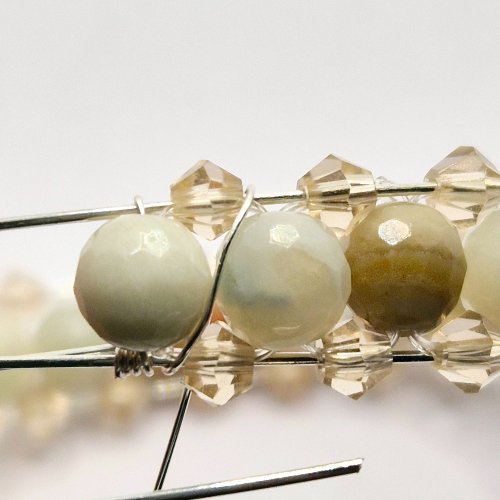 Natalie Patten's Right Angle Weave Memory Bangle - , Contemporary Wire Jewelry, Lashing, Wire Lashing, Beads, Memory wire, position it between the 6mm beads