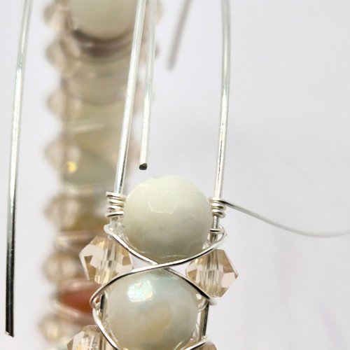 Natalie Patten's Right Angle Weave Memory Bangle - , Contemporary Wire Jewelry, Lashing, Wire Lashing, Beads, Memory wire, Secure the weaving wire