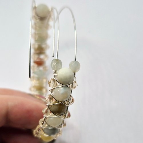 Natalie Patten's Right Angle Weave Memory Bangle - , Contemporary Wire Jewelry, Lashing, Wire Lashing, Beads, Memory wire, Place on a 4mm bead