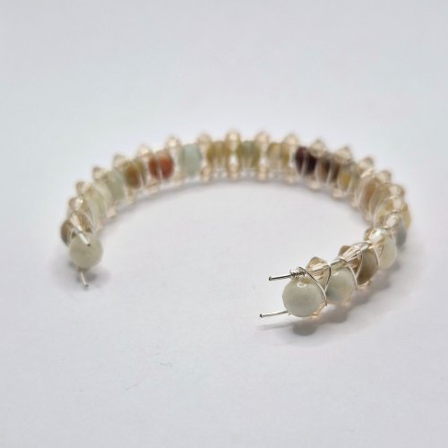 Natalie Patten's Right Angle Weave Memory Bangle - , Contemporary Wire Jewelry, Lashing, Wire Lashing, Beads, Memory wire, Cut all 4 ends of the memory wire