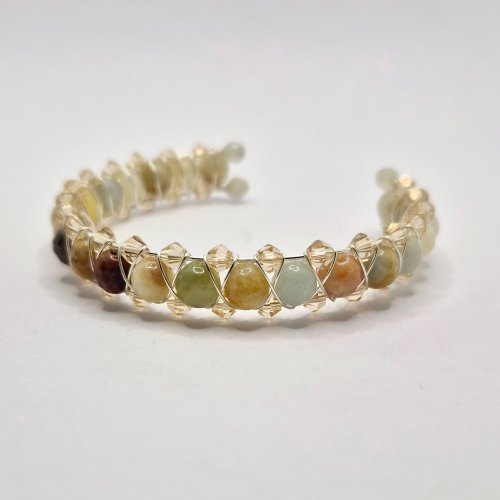 Natalie Patten's Right Angle Weave Memory Bangle - , Contemporary Wire Jewelry, Lashing, Wire Lashing, Beads, Memory wire, The bangle is now complete! 