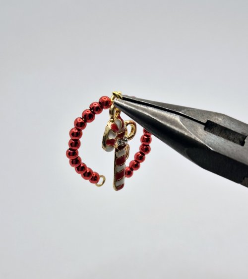 Natalie Patten's Festive Glass Charms - , Hair Accessories, Zipper Pulls, Christmas Ornaments, Loops, Wire Loop, Wrapped Wire Loop, Memory wire, Attach the jumpring with charm