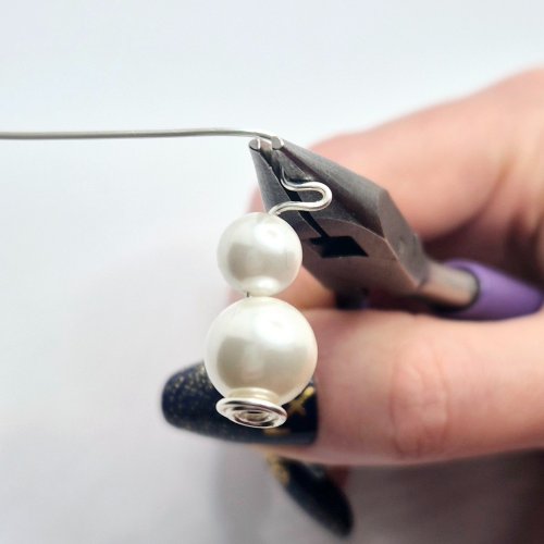 Natalie Patten's Wire Snowmen - , Holiday Designs, Coiling, Coiling Wire, Wire Coiling, Wire Wrapping, Wrapping, Wire Wrapping Jewelry, Bend the wire horizontally