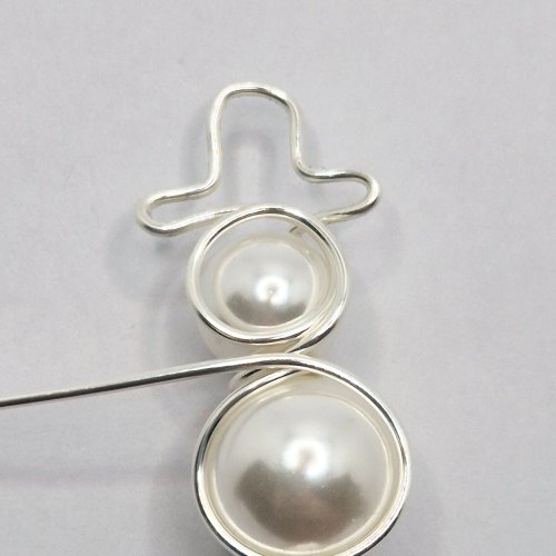 Natalie Patten's Wire Snowmen - , Holiday Designs, Coiling, Coiling Wire, Wire Coiling, Wire Wrapping, Wrapping, Wire Wrapping Jewelry, Bring the wire right around this bead 