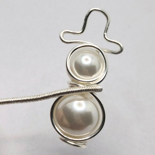 Natalie Patten's Wire Snowmen - , Holiday Designs, Coiling, Coiling Wire, Wire Coiling, Wire Wrapping, Wrapping, Wire Wrapping Jewelry, Slide the coil up the base wire