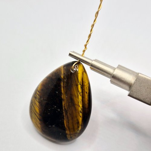 Natalie Patten's Twisted Briolette Wrap Bail - , Contemporary Wire Jewelry, Loops, Wire Loop, Wrapped Wire Loop, Wire Wrapping, Wrapping, Wire Wrapping Jewelry, , Use round nose pliers or bail step pliers.