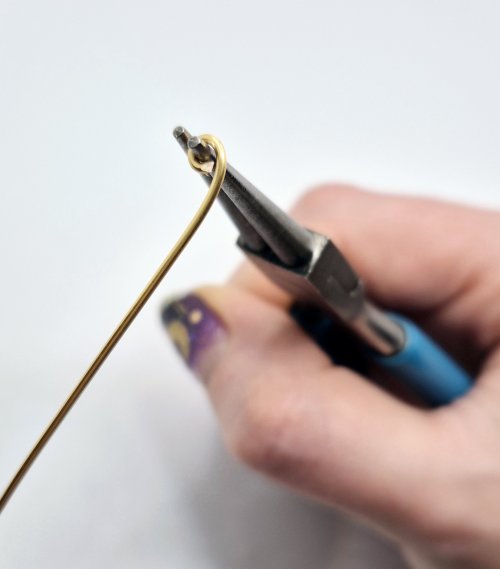 Natalie Patten's Filled Heart Earrings - , Contemporary Wire Jewelry, Spirals, Wire Spiral, Spiral Wire Wrap, Wire Wrapping, Wrapping, Wire Wrapping Jewelry, Design, create a small curl