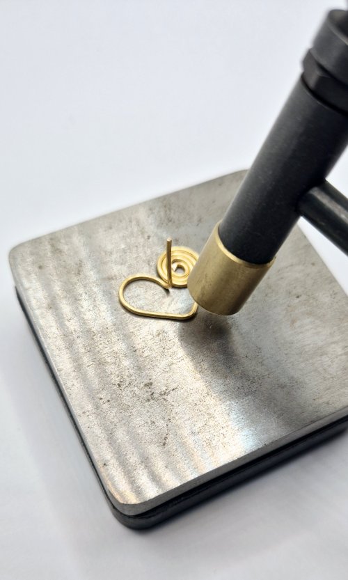 Natalie Patten's Filled Heart Earrings - , Contemporary Wire Jewelry, Spirals, Wire Spiral, Spiral Wire Wrap, Wire Wrapping, Wrapping, Wire Wrapping Jewelry, Design, You can hammer the heart shape using a block