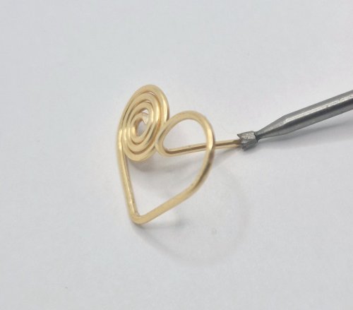 Natalie Patten's Filled Heart Earrings - , Contemporary Wire Jewelry, Spirals, Wire Spiral, Spiral Wire Wrap, Wire Wrapping, Wrapping, Wire Wrapping Jewelry, Design, Using a file or a de-burring tool