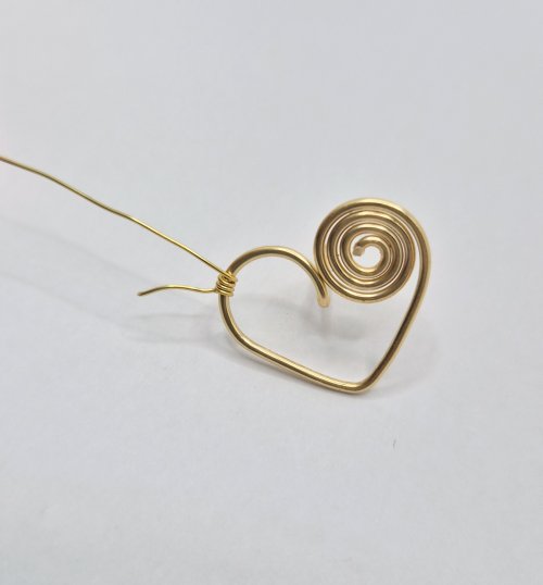 Natalie Patten's Filled Heart Earrings - , Contemporary Wire Jewelry, Spirals, Wire Spiral, Spiral Wire Wrap, Wire Wrapping, Wrapping, Wire Wrapping Jewelry, Design, add a pop of color