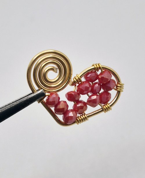 Natalie Patten's Filled Heart Earrings - , Contemporary Wire Jewelry, Spirals, Wire Spiral, Spiral Wire Wrap, Wire Wrapping, Wrapping, Wire Wrapping Jewelry, Design, Tuck the wire ends into the frame.