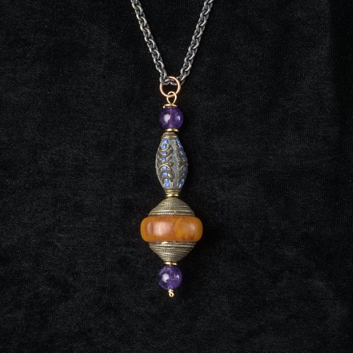 Nancy Chase's Front-Back Necklace - , Contemporary Wire Jewelry, Loops, Wire Loop, Wrapped Wire Loop, Beads, Close the jump ring