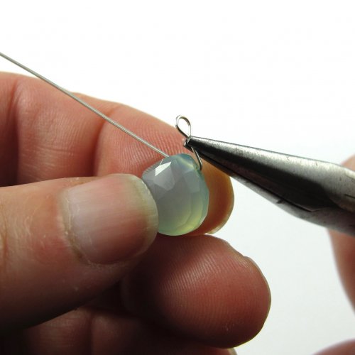 Kate Richbourg's How to Make a Briolette Wrap - , Findings & Components, Toggles & Clasps, Earwire & Headpin, Findings, Clasps, Components, Loops, Wire Loop, Wrapped Wire Loop, Wire Wrapping, Wrapping, Wire Wrapping Jewelry, Using Chain nose pliers to form loop